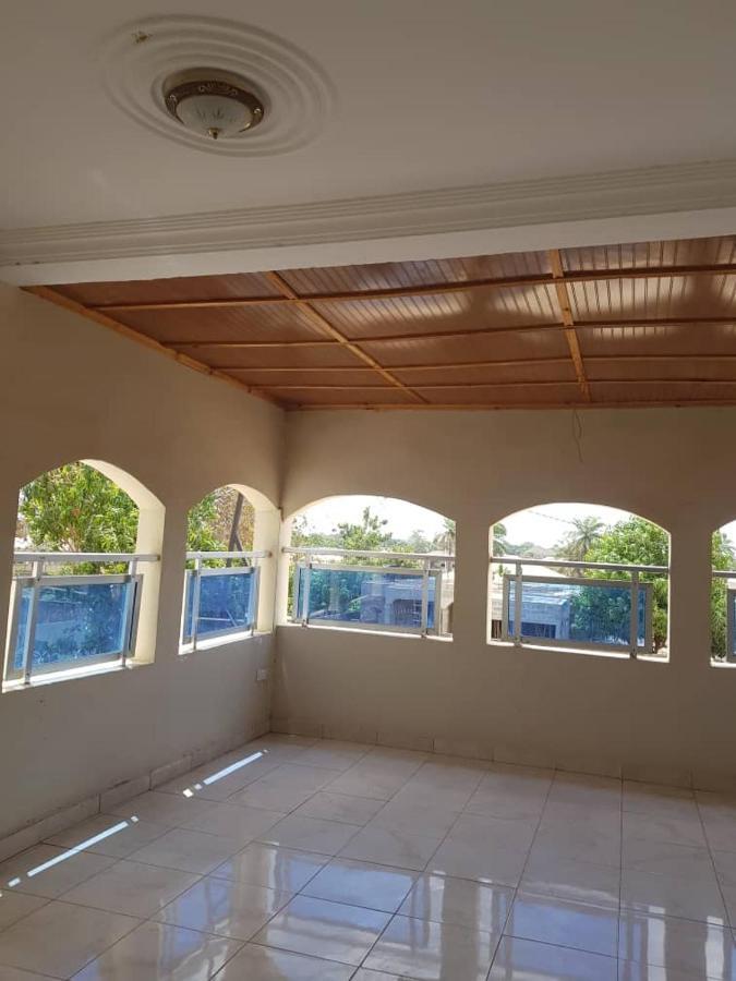 Touray Guest House Old Yundum Extérieur photo