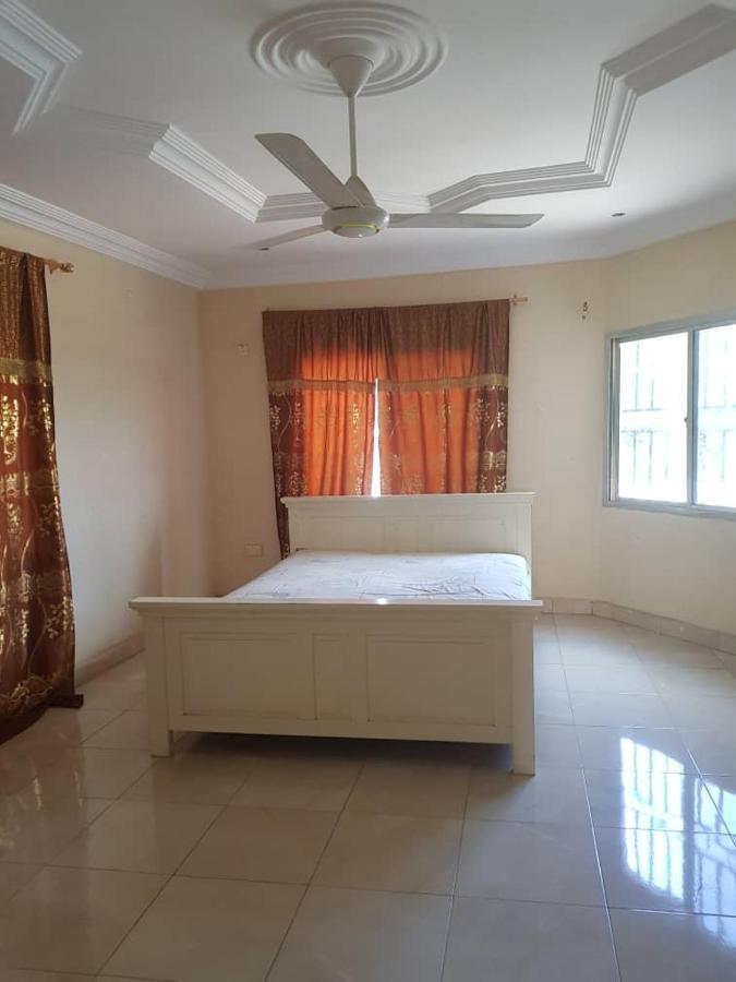 Touray Guest House Old Yundum Extérieur photo