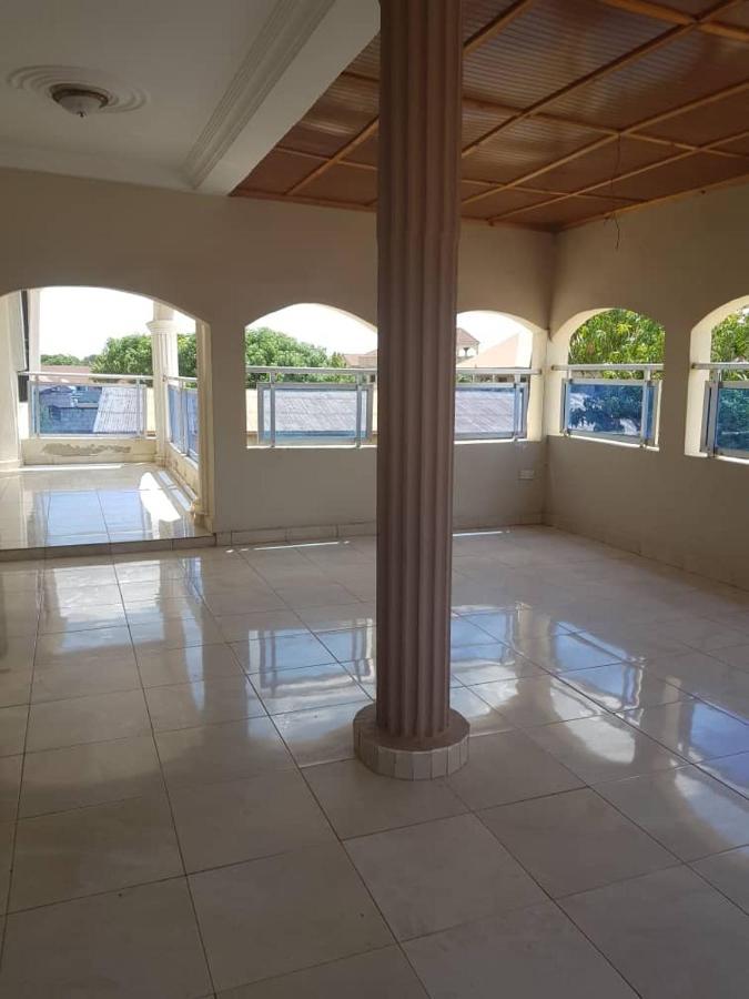 Touray Guest House Old Yundum Extérieur photo