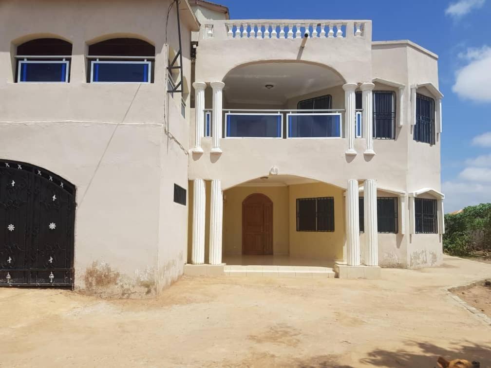 Touray Guest House Old Yundum Extérieur photo