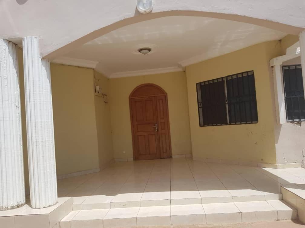 Touray Guest House Old Yundum Extérieur photo