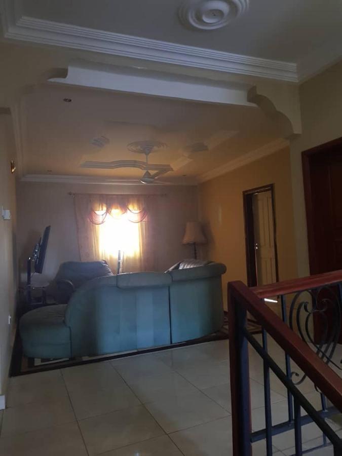 Touray Guest House Old Yundum Extérieur photo
